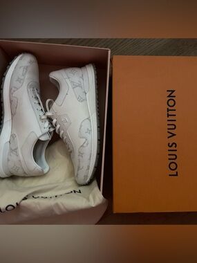 Louis Vuitton Run Away Size 10M White Monogram Low-Top Sneakers
